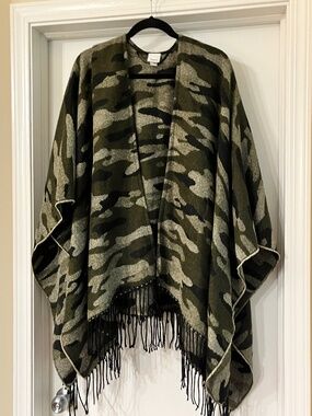 Sonoma Goods For Life Women's One Size Blk/Green Camo Print Poncho Wrap W/Fringe
